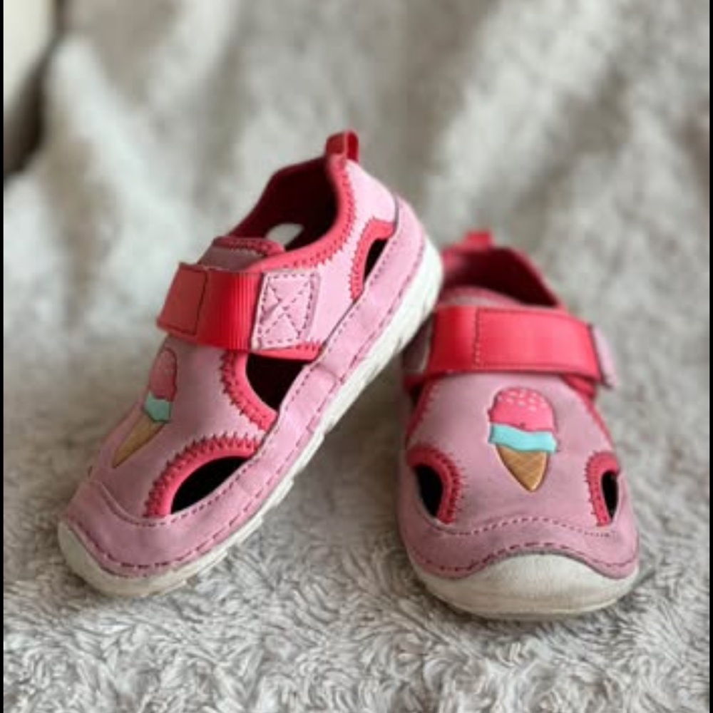 Stride Rite Pink Sneakers with Velcro Closure and Rubber Sole